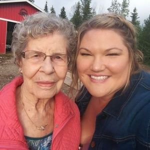 Meet your Posher, Larissa